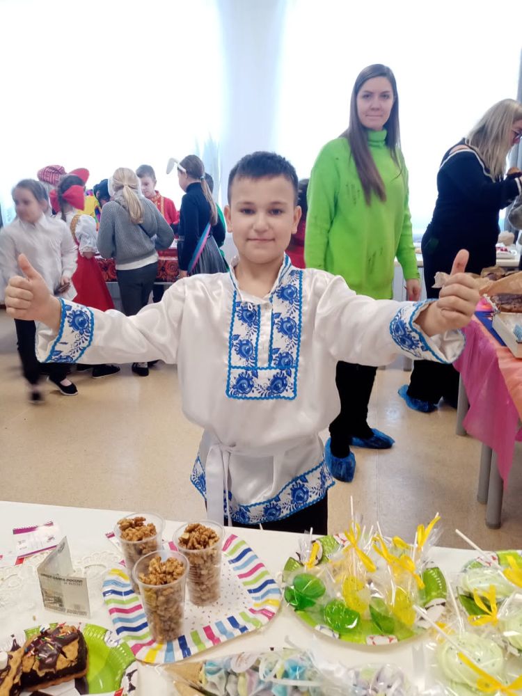 Благотворительная ярмарка в помощь детям Донбасса  прошла в Гимназии Петра Первого!